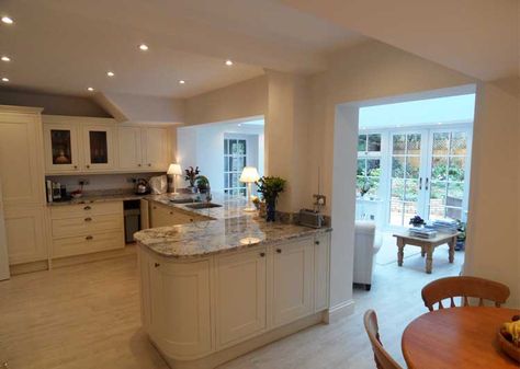 Interior Pillars, Small Kitchen Diner, Small Open Plan Kitchens, Kitchen Orangery, Extension Inspiration, Kitchen Conservatory, Conservatory Kitchen, Kitchen Diner Extension, Conservatory Roof