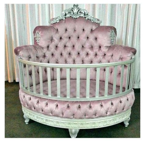 Round Pink tufted Crib French Style Nursery, Luxury Baby Crib, Princess Crib, Round Cribs, Girl Nursery Room, Nursery Baby Room, Luxury Baby, Baby Bedroom, Kids' Bed