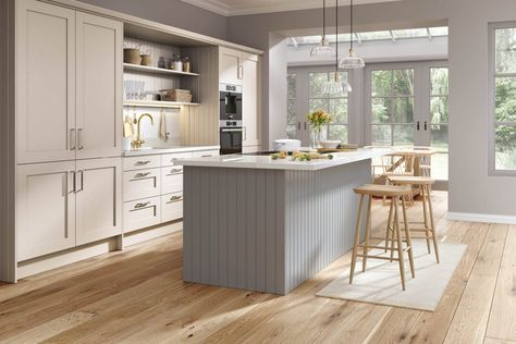 Discover our Wilton Oakgrain kitchen doors, available in Dust Gray and Cashmere. Classic kitchen doors made to measure. Find a local retailer. Contemporary Kitchen Inspiration, Cashmere Kitchen, Replacement Kitchen Doors, Solid Wood Kitchen Cabinets, Contemporary Kitchen Cabinets, Clean Kitchen Cabinets, Free Kitchen Design, Kitchen Planner, Solid Wood Kitchens