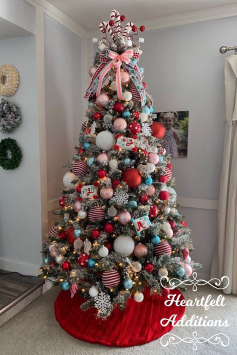 My 2019 Christmas tree~ I wanted a retro vibe this year and used aqua, pink, and red. Red Christmas Tree Ideas, Turquoise Christmas, Grinch Christmas Tree, Christmas Tree Decorating Themes, Retro Christmas Tree, Red Christmas Tree, Christmas Tree Inspiration, Black Christmas Trees, White Christmas Trees