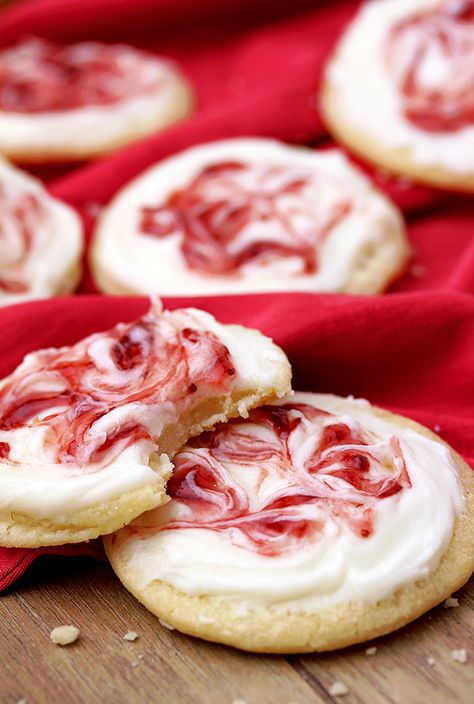 This meltaway cookies topped with cream cheese frosting and swirl with strawberry jam simply melts in your mouth.  #food #recipes #cookies #desserts #dessertfoodrecipes #strawberry Apple Chimichangas, Cheesecake Chimichangas, Meltaway Cookies, Apple Cakes, Pickle Dip, Easy Cakes, Chocolate Lasagna, Cake Rolls, Favorite Cookie Recipe