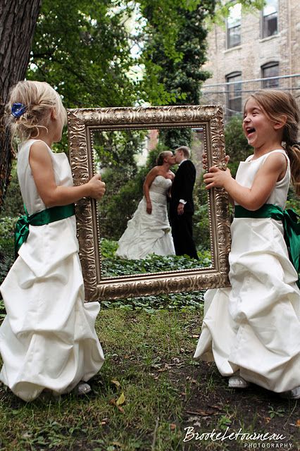 Dressed In White, Foto Tips, Wedding Pics, Wedding Poses, Wedding Groom, Fun Wedding, Wedding Bells, Wedding Pictures, Future Wedding