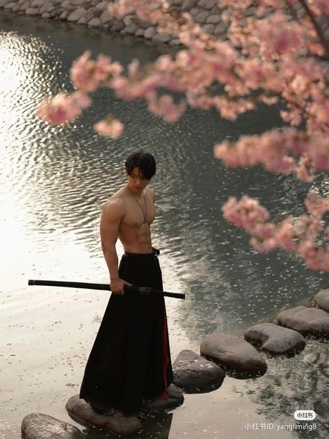 Archery Poses, Back Arching Pose, Man Kneeling, Ancient Japan, Perspective Photography, Ancient Warfare, People Poses, Animation Artwork, New Photo Download