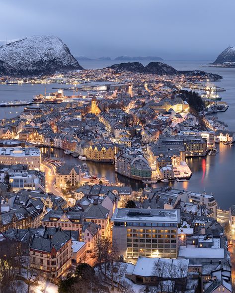 Have A Happy Sunday, Alesund Norway, Norway City, Port Town, Dutch Windmill, Canadian Military, Family Magazine, Alesund, Dutch Windmills