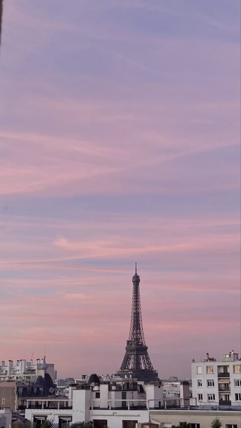 Iphone Wallpaper Eiffel Tower, Wallpaper Eiffel Tower, Pink Paris Wallpaper, Paris Wallpaper Iphone, Nerdy Wallpaper, Rose Gold Aesthetic, Paris Wallpaper, Cute Desktop Wallpaper, Paris Pictures