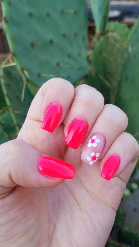 Pink Acrylic Nails With Accent Nail, Hot Pink Nails With Design Short, Hot Pink Nails With White Flowers, Flower Ring Finger Nails, Nails With Different Ring Finger, Hot Pink With Flower Nails, Ring Finger Flower Nail Design, Neon Pink Nails With Flowers, Nails With Flower On Ring Finger