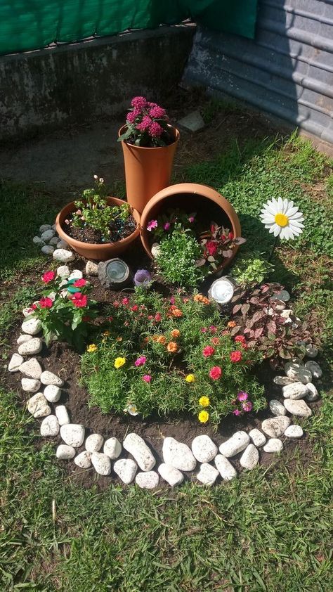 Front Yard Garden Design, Garden Life, Garden Decor Projects, Rock Garden Landscaping, Home Garden Design, Garden Yard Ideas, Front Yard Garden, Diy Garden Projects, Front Yard Landscaping Design