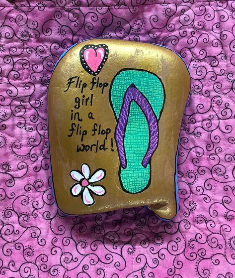 Flip Flop Painting, Slate Ideas, Vintage Camper Art, Turtle Painted Rocks, Summer Rocks, Seaglass Beach, Painted Seashells, Camper Art, Shell Painting