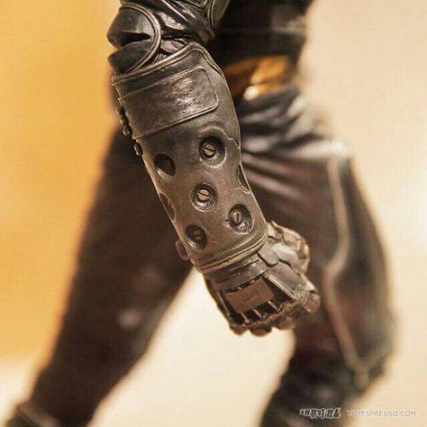 Cool gloves. Takayuki Takeya, Armadura Ninja, Church Aesthetic, Arte Cyberpunk, Robot Concept Art, Armors, Armor Concept, Designer Toys, Model Kits