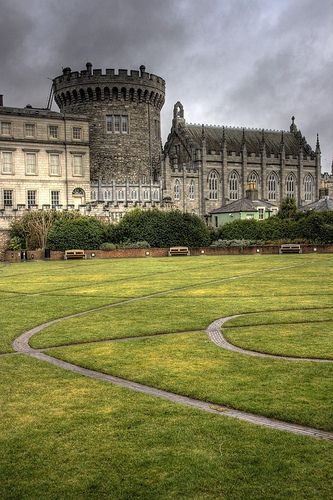 Dublin Castle by Wojtek Gurak, via Flickr Ireland Architecture, Ireland Castle, Castle Ireland, Visit Dublin, Irish Castles, Dublin Castle, Castle Mansion, Real Estat, Ireland Vacation