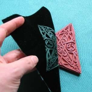 How to use an iron and rubber stamp to burn designs into velvet. Embossed Velvet, Costume Tutorial, Cosplay Tutorial, Stamping Techniques, The Velvet, Lino Print, Diy Projects To Try, Craft Tutorials, Fabric Art