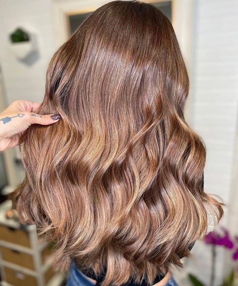 Caramel Latte or Almond Roca? Which describes this #haircolor the best? 💫 Find the formula below!! ⤵️⤵️⤵️ @all_tangled_up’s #Joico Formula: Formula 1 (Lightener): Free Play Clay Lightener with 30 Volume LumiShine Developer  Formula 2 (Glaze): Lumishine Demi-Permanent Liquid Color 6NWB + 8NG + 8N (equal parts) with 5 Volume LumiShine Developer Caramel Balayage Formula, Caramel Formula, Caramel Latte Hair, Latte Hair Color, Latte Hair, Almond Roca, Color Formulas, Demi Permanent, Liquid Hair