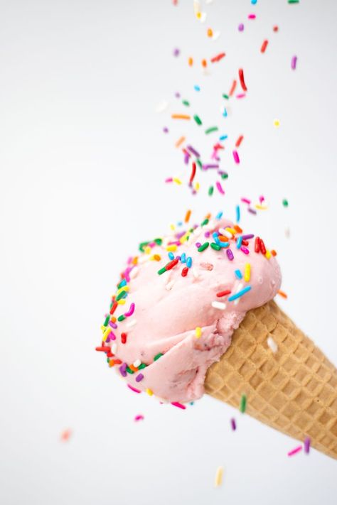 Sprinkles Aesthetic, Aesthetic Ice Cream, Home Made Ice Cream, Cafe Ice Cream, Cream Photography, Dessert Logo, Ice Cream Novelties, Ice Cream Photography, Ice Cream Logo