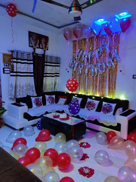 Balloon Home Decor, Home Decor Ideas For Birthday Party, Happy Birthday Home Decoration, Living Room Birthday Party Decor, Birthday Decoration Ideas At Home Simple, Simple Birthday Decorations At Home, Birthday Party Snap, Birthday Party Snapchat, Birthday Party Pics