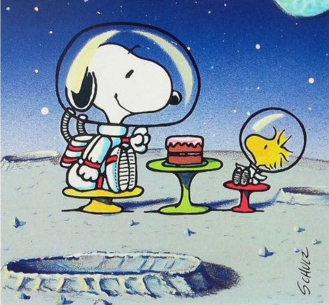 Peanuts By Schulz, Woodstock Snoopy, Snoopy Party, Woodstock Peanuts, Snoopy Images, Snoopy Quotes, Snoopy Pictures, Snoopy Woodstock, Snoopy Love