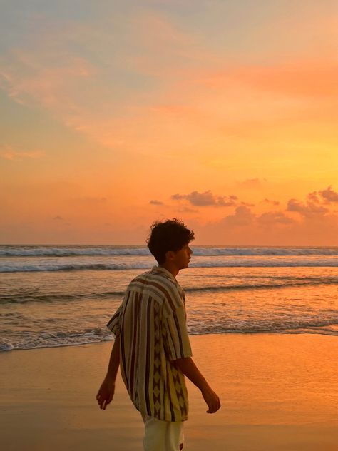 Beach Photography Ideas Men, Beach Portraits Men, Sunset Boys Pics, Beach Poses Men Picture Ideas, Beach Photography Men, Beach Pictures Poses Men, Beach Flash Photography, Beach Photo Ideas Men, Jay Johar Photo