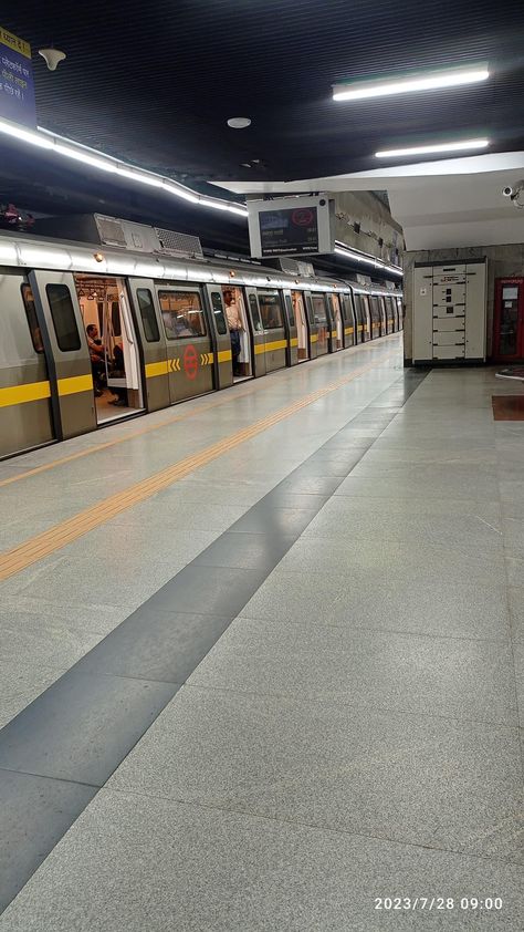 Daily Life Delhi Metro Snaps, Metro Snap, Delhi Snaps, Delhi Places, Normal Boys Pic, Aesthetic Outfits Plus Size, Night Rides Car, Attitude Bio, Dog Snapchats