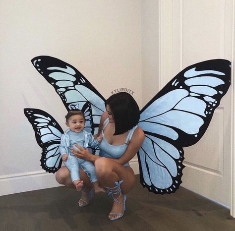 Stile Kylie Jenner, Kylie Travis, Look Kylie Jenner, Looks Kylie Jenner, Trajes Kylie Jenner, Mommy Daughter Outfits, Butterfly Costume, Kardashian Kids, Trendy Halloween Costumes