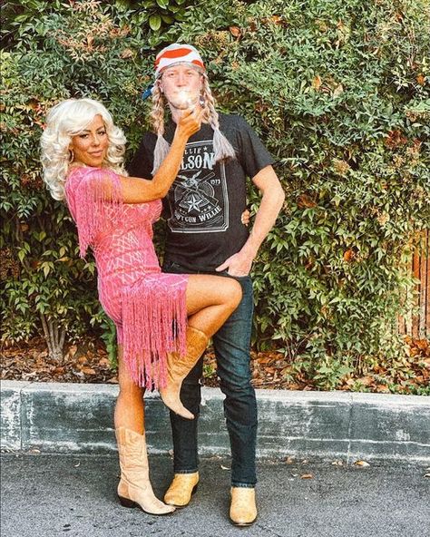 Dolly Parton Couples Costume, Kenny Rogers And Dolly Parton Costume, Country Singer Halloween Costume, Dolly Parton Outfit Ideas, Willie Nelson Costume, Dolly Parton Halloween Costume, Dolly Parton Party, Dolly Parton Costume, Haunted Halloween Party