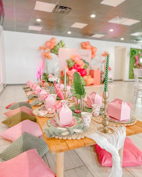 • flamingo fiesta 🦩🌴 a stunning setup for a first birthday 🤍 festivity! thank you @diadefete for always including us in all your events 🤍. • • #paradisepicnics #picnic #picnics #eventplanner#babyshower #weddings #party #partyplanner#picnicdate #picnicday #outdoorparty #florida#datenight #birthday #picnicparty #picnictime #boho#picnicinthepark #outdoorliving #outdoordining #brunch #host #ideas #summer2024 #flamingo #tropical #florida #firstbirthday Host Ideas, Flamingo Tropical, Picnic Time, Picnic Party, Outdoor Party, Party Planner, Event Planner, First Birthday, Palm Beach