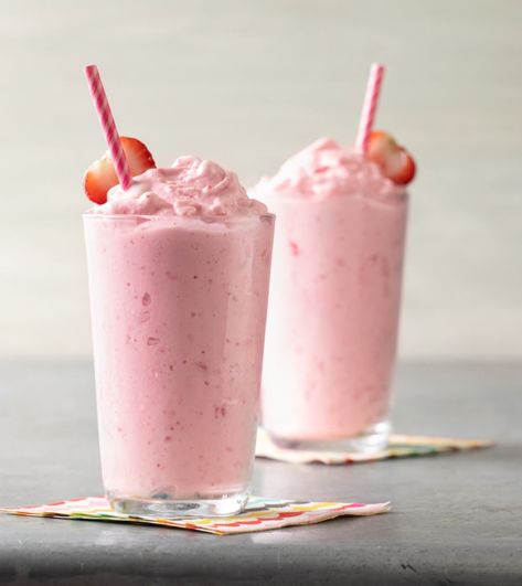 It's #NationalMilkDay and we're celebrating with a classic: the strawberry milkshake. 🍓🥛 This shake brings back memories. Simplot Simple Goodness™ Fruit Whole Strawberries, ice cream, and milk, it doesn't get any simpler or delicious. Try our Strawberry Milkshake recipe! #menuinspo #strawberrymilkshake #strawberries #fruits #recipeideas Raspberry Ice Cream Recipe, Strawberries Ice Cream, Strawberry Milkshake Recipe, Milkshake Recipe Strawberry, Fruit Milkshake, Coconut Ice Cream Recipes, Coffee Ice Cream Recipe, Milkshake Recipe Chocolate, Best Milkshakes