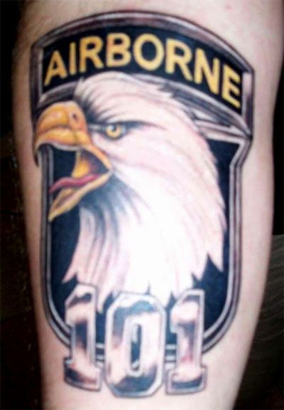 I was in the 101st Airborne division, so I love this tattoo! Airborne Wallpaper, Airborne Tattoos, Pinterest Tattoos, Army Airborne, Airborne Army, Patriotic Tattoos, Military Videos, Army Tattoos, 101st Airborne