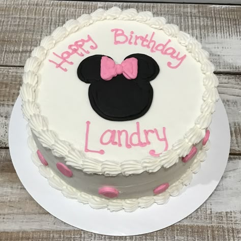 Minnie Mouse Cake Ideas Simple, Minnie Mouse Ice Cream Cake, Homemade Minnie Mouse Cake, Easy Minnie Mouse Cake, Simple Minnie Mouse Cake, Minnie Birthday Cake, Minnie Mouse Smash Cake, Gabby Dollhouse Party, Mickey And Minnie Birthday