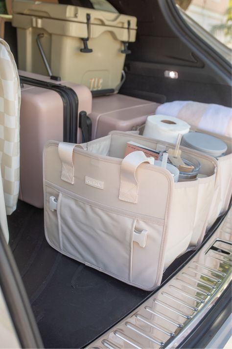 Car Organization Ideas, Teresa Caruso, Girly Car Accessories, Car Deco, Shop Car, Cool Car Accessories, Car Organization, Packing Car, Car Essentials