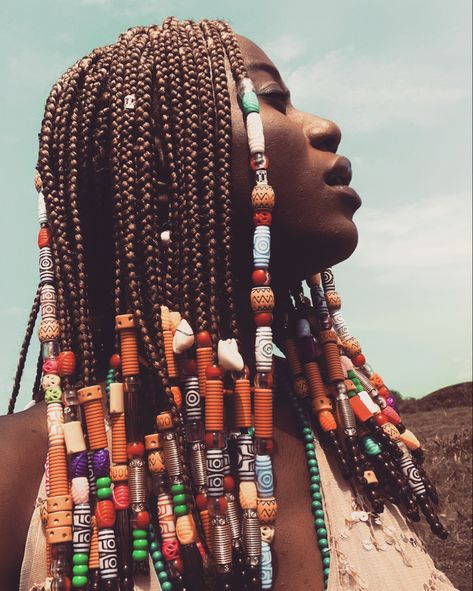 Hair Beads Aesthetic, Hair Styles With Beads, Bead Hairstyles, Beads In Hair, Beaded Braids, Women Hair Styles, Pirate Hair, Side Pic, Beads Hair