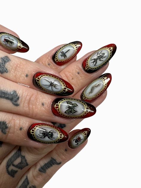 Handpainted bug entomology frame nails Victorian Nails Aesthetic, Oddity Nails, Bug Nail Art, Pretty Poison, Vampire Nails, Witchy Nails, Gothic Nails, Goth Nails, Grunge Nails