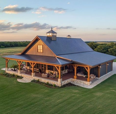 Craftsman Barndominium, Barndominium Landscaping, Pretty Barndominium Exterior, Barndominium Homes, Barndominium Mountain Home, Luxury Barndominium, Barndominium Exterior, Small Barndominium Ideas, Barndominium Timber Frame