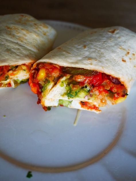 burrito sans viande, recette végétarienne Turkey Burritos, Pescetarian Diet, Mexican Salsa Recipes, Vegan Scones, Canned Blueberries, Vegan Burrito, Do List, Scones Ingredients, Stuffed Sweet Potato Healthy