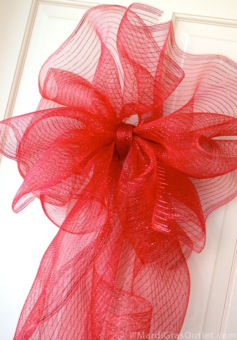 Making a Large Bow with Deco Mesh Deco Mesh Bows, Mesh Projects, Deco Mesh Crafts, October Pink, Christmas Bows Diy, Ribbon Ideas, Mesh Wreath Tutorial, Making Bows, Creative Creations