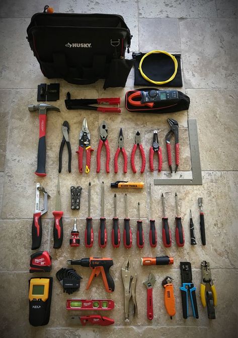 Officine In Garage, Electrician Tool Pouch, Electrician Work, Electrician Tool Bag, Tactical Wall, Basic Electrical Wiring, Electrician Services, Home Electrical Wiring, Solar Energy Projects