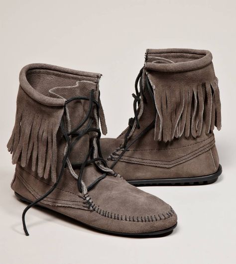 Minnetonka temper ankle high bootie Moccasin Ankle Boots, Look Hippie Chic, Fringe Moccasins, Mode Boho, Crazy Shoes, Mens Outfitters, Shoe Obsession, Hippie Chic, Boots Shoes