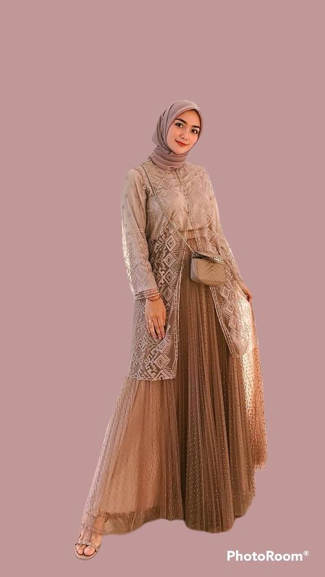 Outer Tile Hijab, Rok Tutu Hijab Outfit, Outer Organza, Brukat Dress, Dress Brokat Modern, Kebaya Modern Dress, Hijab Dress Party, Fashion Show Dresses, Kebaya Dress