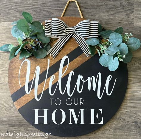 Brighten up your entryway with a charming door, perfect for any occasion! Don’t miss out on this beautiful addition to your home decor! Link in Bio #doorhanger #homedecor #handmade #doordecor #doorhangers #doorhangersofinstagram #smallbusiness #doordecoration #welcome #doorsign #decor #handpainted #wooddoorhanger #etsyshop #doorhangeraddict #etsy #paintdoorhangers #supportsmallbusiness #diydoorhanger #welcomesign #shopsmall #diy #doorhangerpainter #woodsigns #diydoordecor #paintersgonnapaint... Round Welcome Door Signs, Diy Door Decor, Front Door Hanger, Door Hangers Diy, Welcome Door Signs, Door Signs Diy, Wooden Door Signs, Welcome To Our Home, Wood Door Hangers