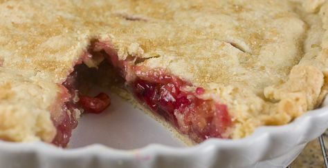 Plum Rhubarb Pie - A delicious summer pie filled with fresh rhubarb, juicy sweet plums, lemon zest, and fresh chopped mint all packed inside a flaky crust! Best Cherry Pie, Raspberry Pie Recipe, Sour Cherry Pie, Birthday Pies, Plum Pie, Espresso And Cream, Homemade Pie Crust, Summer Pie, Raspberry Pie