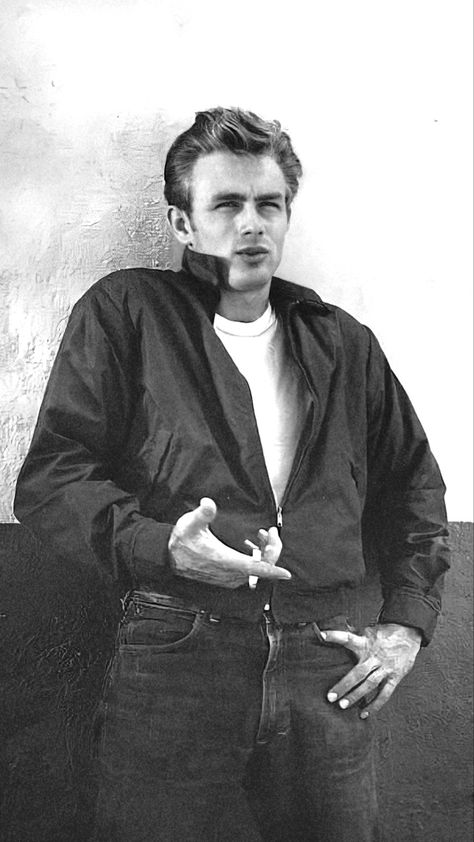 James Dean Pictures, James Dean Style, Jean Dean, 1950s Man, 1950s Aesthetic, 50s Aesthetic, James Dean Photos, Hollywood Aesthetic, Jimmy Dean