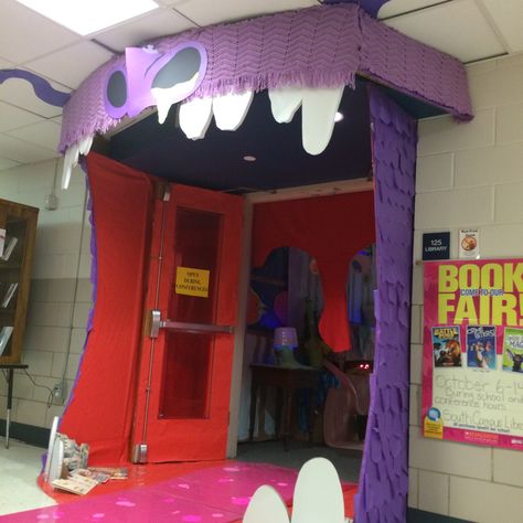 Scholastic Book Fair 2015 - Monster Mouth Book Fair Entrance - Get swallowed up in your next good book! Book Fair Ideas Display, Monster Theme Classroom, Monster Classroom, School Book Fair, Monster Room, Classroom Halloween, Monster Decorations, Fair Theme, Math Night