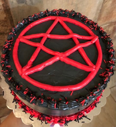 Goth Cakes, Gothic Cake, Goth Guy, Halloween Party Appetizers, Pity Party, Cakes For Men, Aesthetic Stuff, Small Cake, Birthday Food