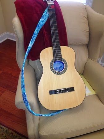 Just give me a needle!: DIY Guitar Strap (Tutorial) Ukulele Strap Diy, Guitar Strap Pattern, Guitar Straps Diy, Guitar Learning, Ukulele Straps, Diy Guitar, Guitar Kids, Skull Fabric, Guitar Bag