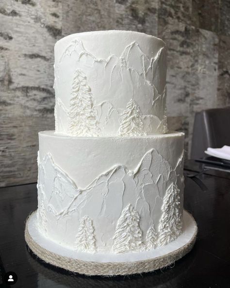 Mountain Wedding Cake, Wedding Cake Tree, Christmas Cake Designs, January Wedding, Xmas Cake, Winter Cake, 2025 Wedding, Simple Wedding Cake, Winter Wonderland Wedding