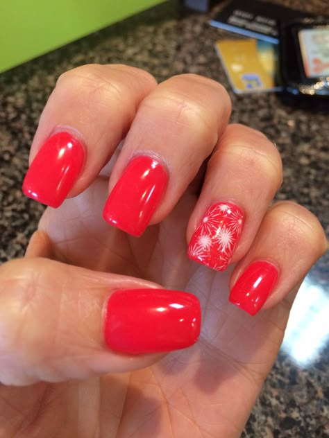 My Canada Day Nails! A little fireworks and red and white! Thanks Gels by JO! Christmas In July Nail Designs, Canada Day Nails Easy, Canada Day Nails Designs, Canadian Nails, January Acrylic Nails, Canada Day Nails, Canada Nails, Panda Nail Art, Lcn Nails