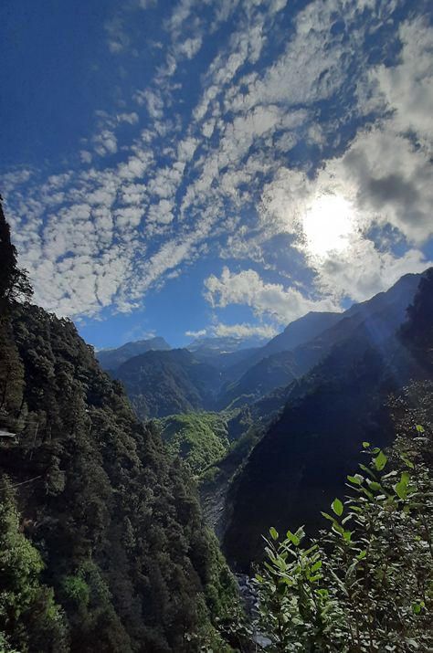 Fake Mountain Snaps, Mountain Asthetics Photos, Mountain Snapchat Stories, Travel Asthetics Photos, Aesthetic Mountain Pictures, Nature Asthetics Photos, Sky Asthetics Photos, Uttarakhand Mountains, Nandi Hills