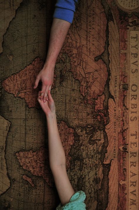 No existen fronteras!! People Holding Hands, Goodbye My Love, Distance Love, Dark Phoenix, Foto Art, Distance Relationship, Her World, Long Distance Relationship, Scarlet Witch