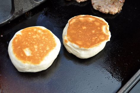 How To Bake Biscuits On A Blackstone Griddle - Recipes.net Biscuits On Blackstone Griddle, Blackstone Biscuits, Blackstone Breakfast, Blackstone Recipe, Breakfast Favorites, Cinnamon Biscuits, Biscuit Sandwich, Griddle Recipes, How To Make Biscuits