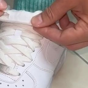 @mastrosneakers on Instagram: "Air Force 1 Laces Tutorial‼️⁣⁣ Follow @mastrosneakers⁣⁣ cool ways to tie shoelaces⁣⁣ via: iamgiuseppefarina⁣ ⁣⁣ ⁣⁣ #airforce1 #shoelace #sneakerculture #shoelaces" How To Tie Airforce 1 Shoe Laces, Air Force 1 Laces, Ways To Tie Shoelaces, Tie Shoelaces, September 2, Air Force 1, Shoe Laces, Air Force, Force