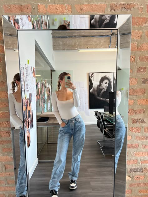 Aritzia Contour Bodysuit with princess polly jeans and Mochas Body Suit Mom Jeans Outfit, Aritzia Street Style, White Body Suit With Jeans, Aritzia Body Suit Outfit, Fall Outfits Aritzia, White Body Suit Outfits, Aritzia Contour Bodysuit Outfit, Princess Polly Jeans, Cute Aritzia Outfits