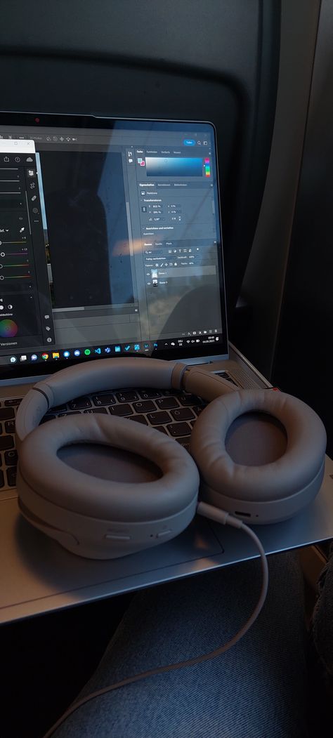 Sony Mx5 Headphones Aesthetic, Sony Wh 1000 Xm4, Sony Xm4, Headphone Aesthetic, Headphones Earbuds, White Headphones, Photos To Recreate, Random Aesthetics, Earbud Headphones